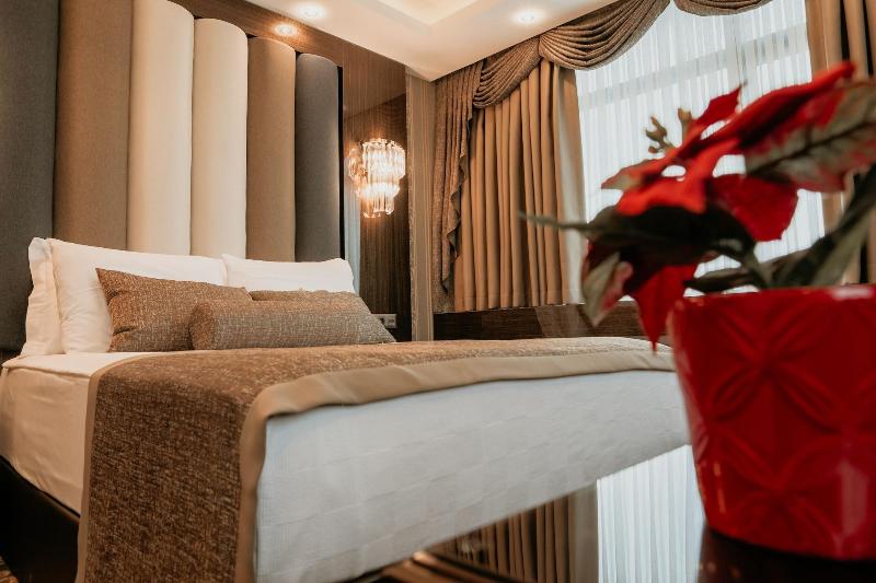 Grand Lark Otel image