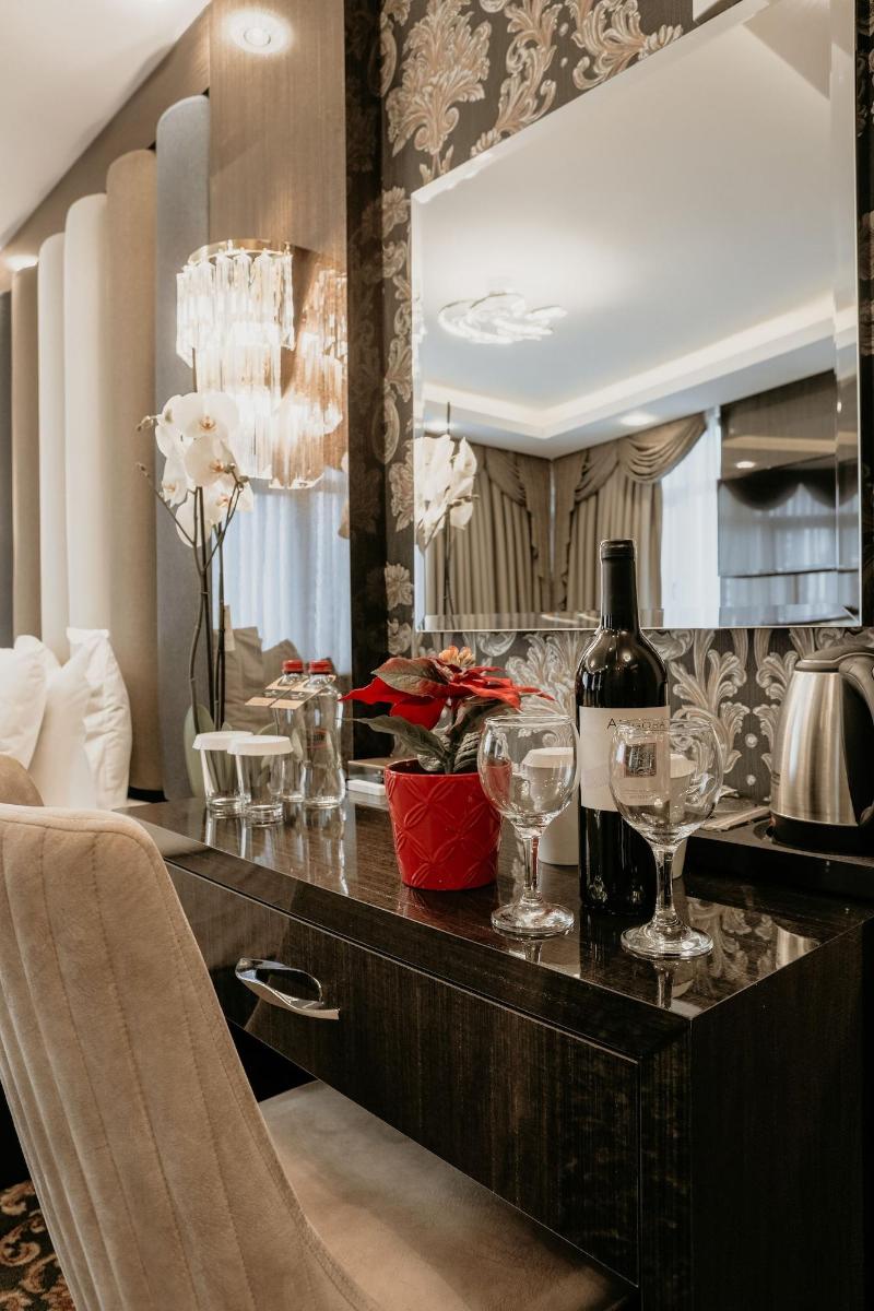 Grand Lark Otel image