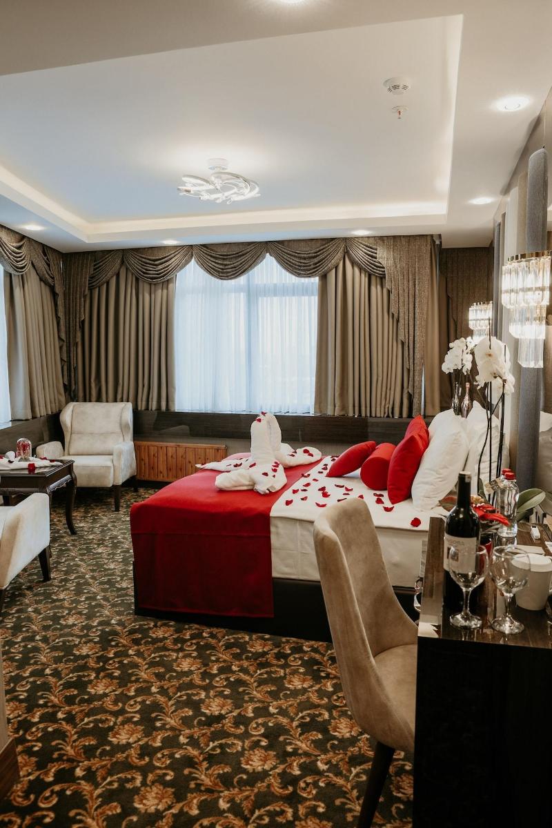Grand Lark Otel image