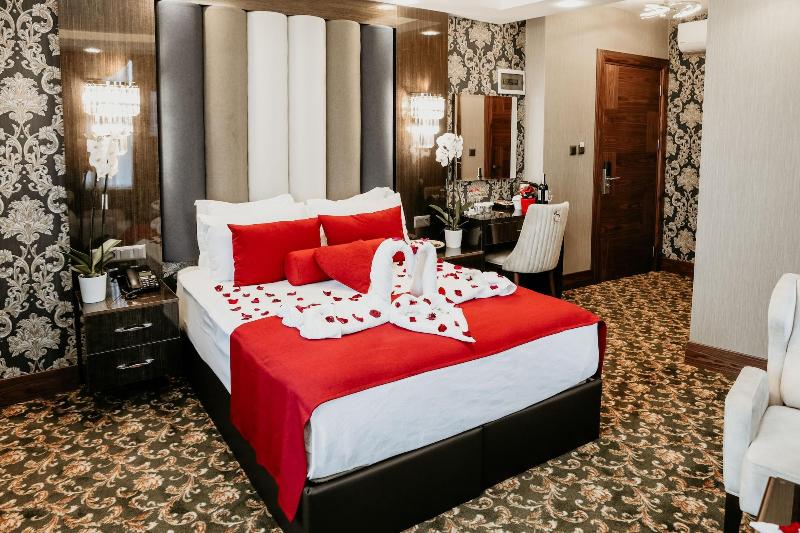 Grand Lark Otel image