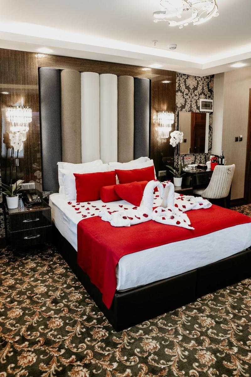 Grand Lark Otel image