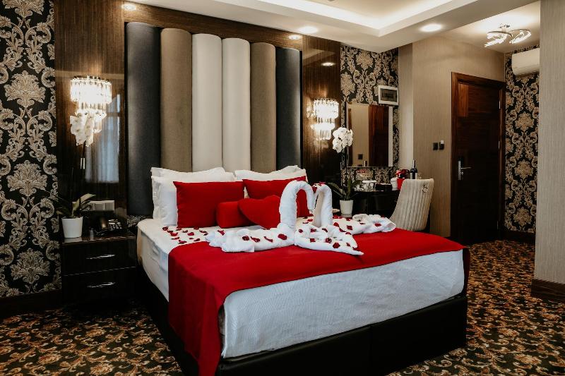 Grand Lark Otel image