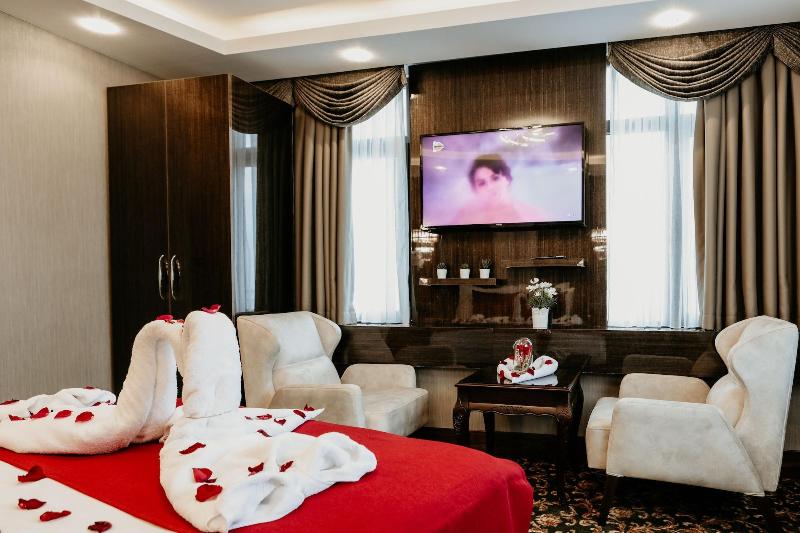 Grand Lark Otel image