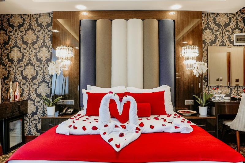 Grand Lark Otel image