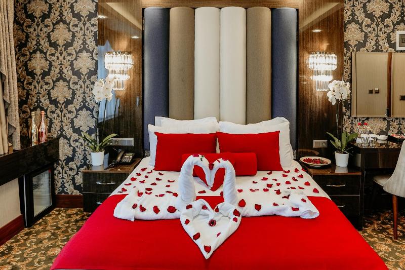 Grand Lark Otel image