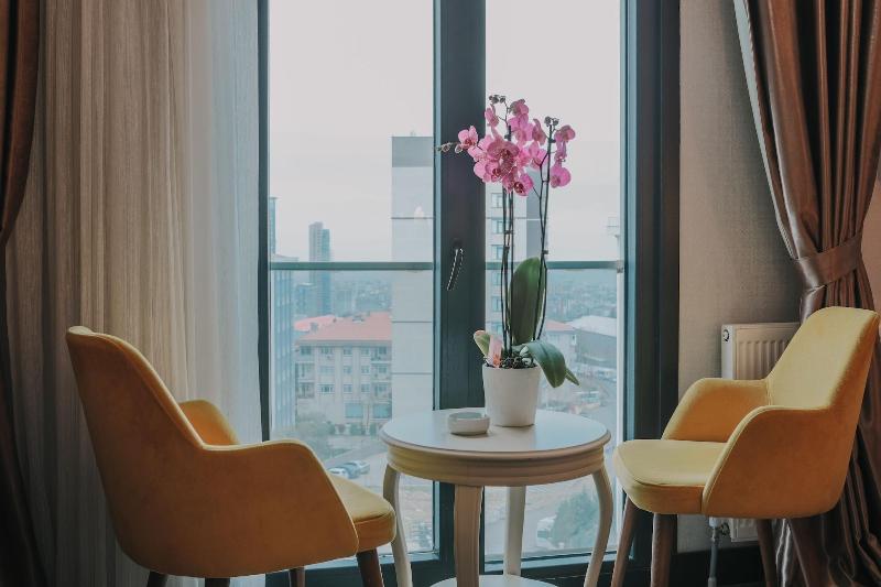 Grand Lark Otel image