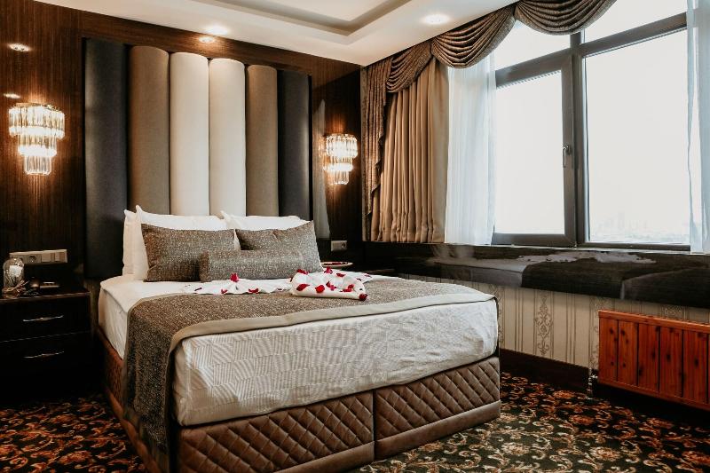 Grand Lark Otel image