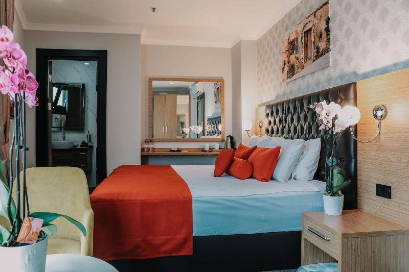 Grand Lark Otel image