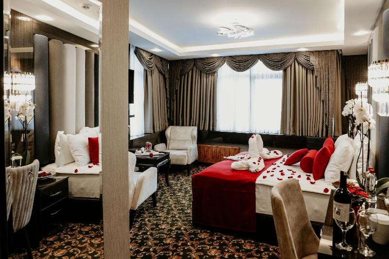 Grand Lark Otel image
