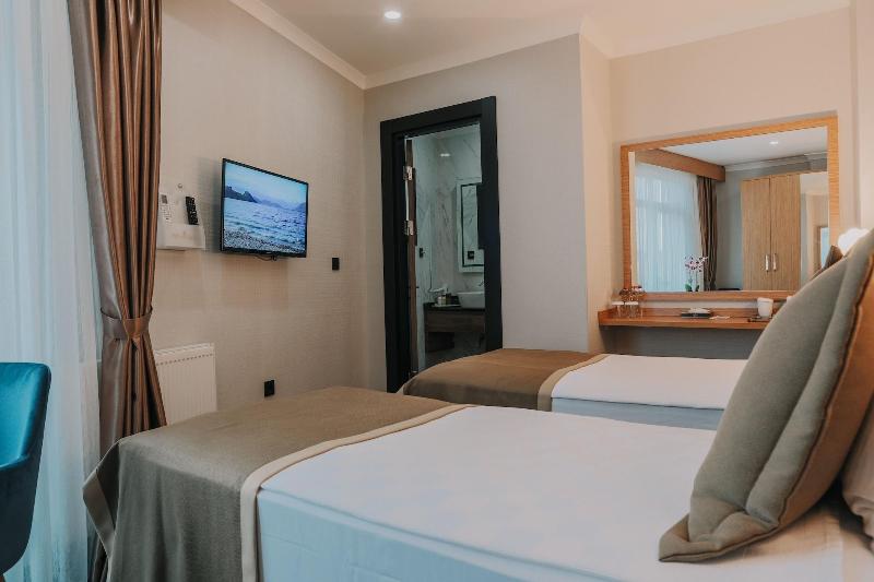 Grand Lark Otel image