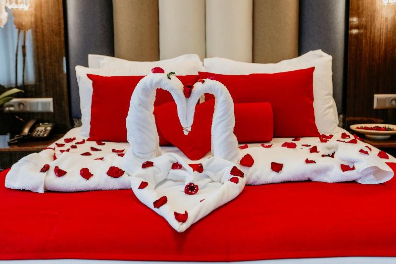 Grand Lark Otel image
