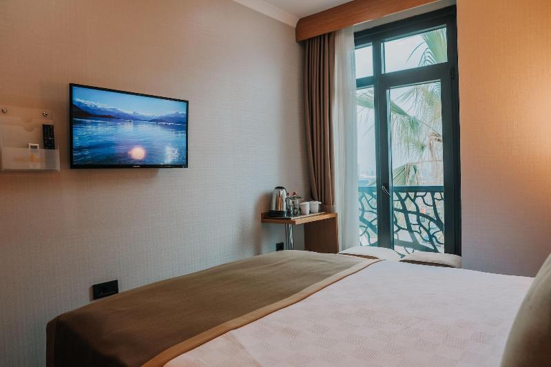 Grand Lark Otel image