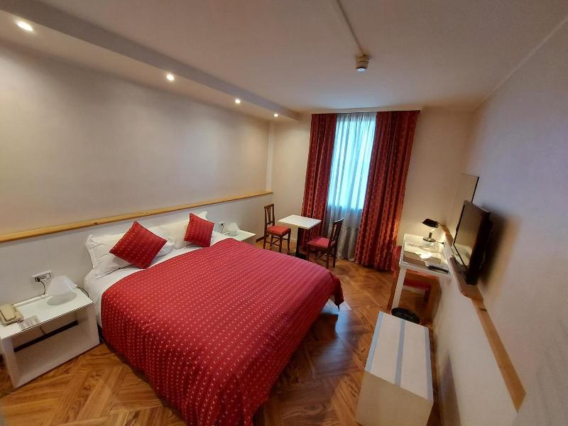 Hotel Posta 77 image