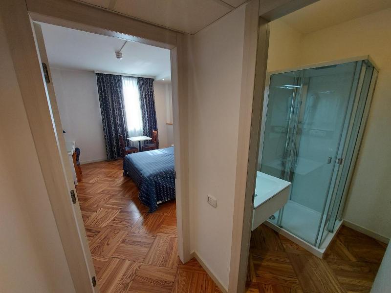 Hotel Posta 77 image