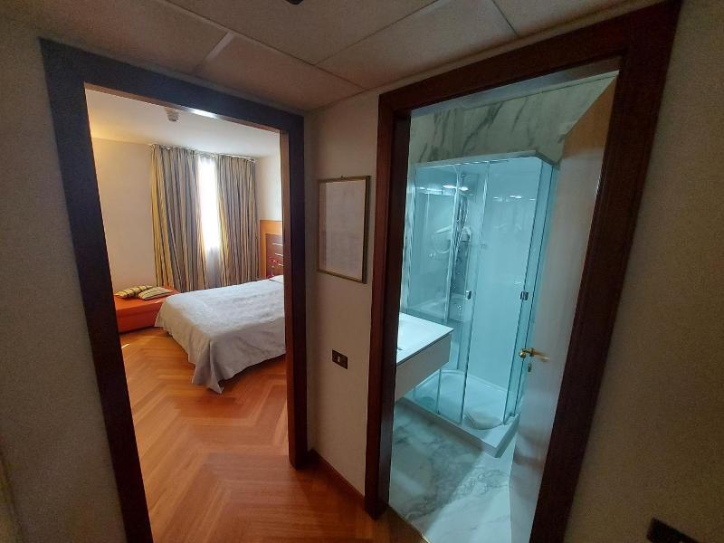Hotel Posta 77 image