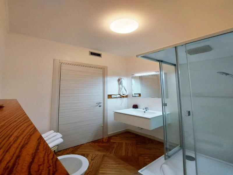 Hotel Posta 77 image