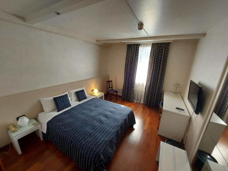 Hotel Posta 77 image