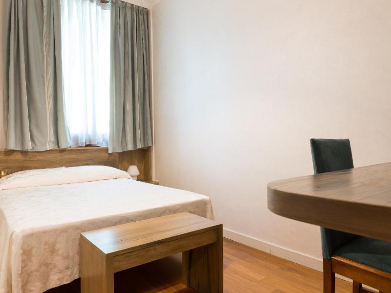 Hotel Posta 77 image