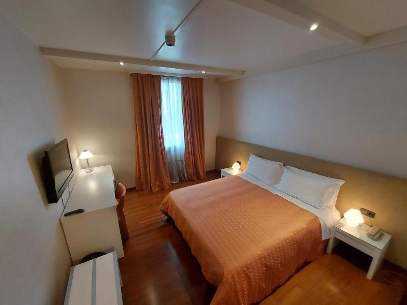Hotel Posta 77 image