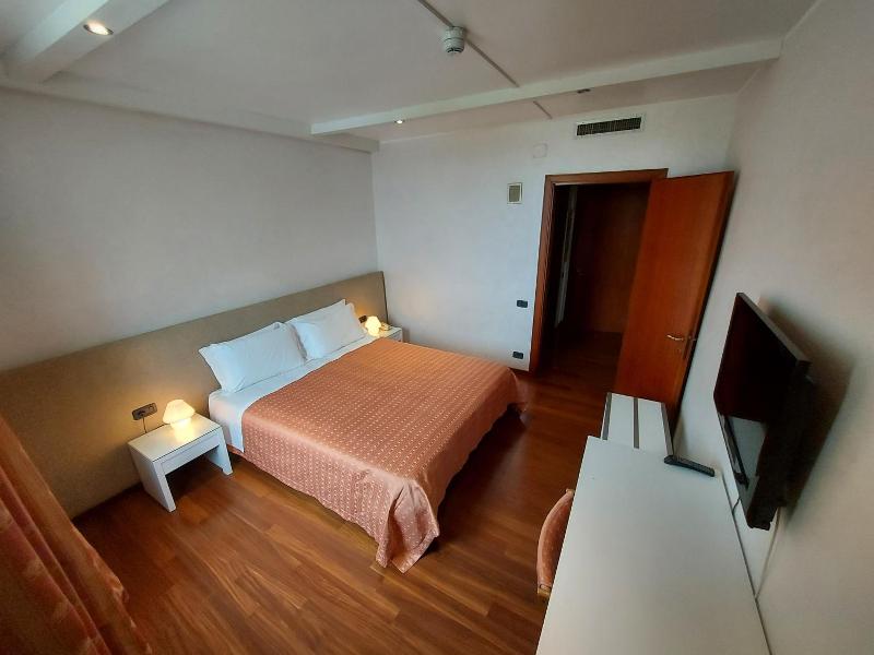 Hotel Posta 77 image