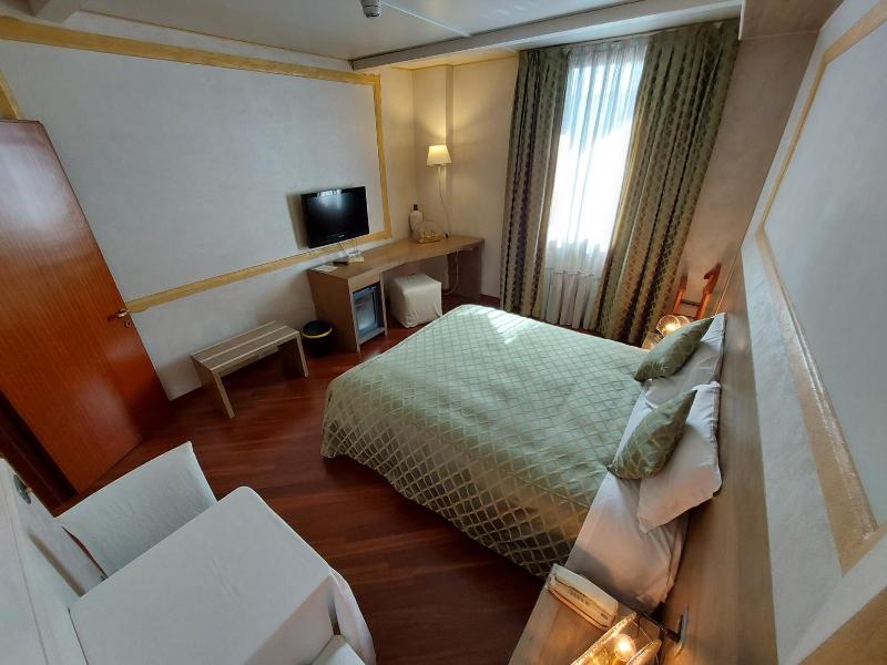 Hotel Posta 77 image
