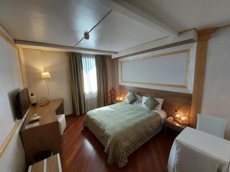 Hotel Posta 77 image