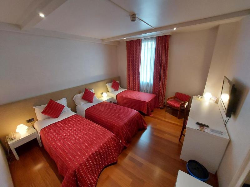 Hotel Posta 77 image