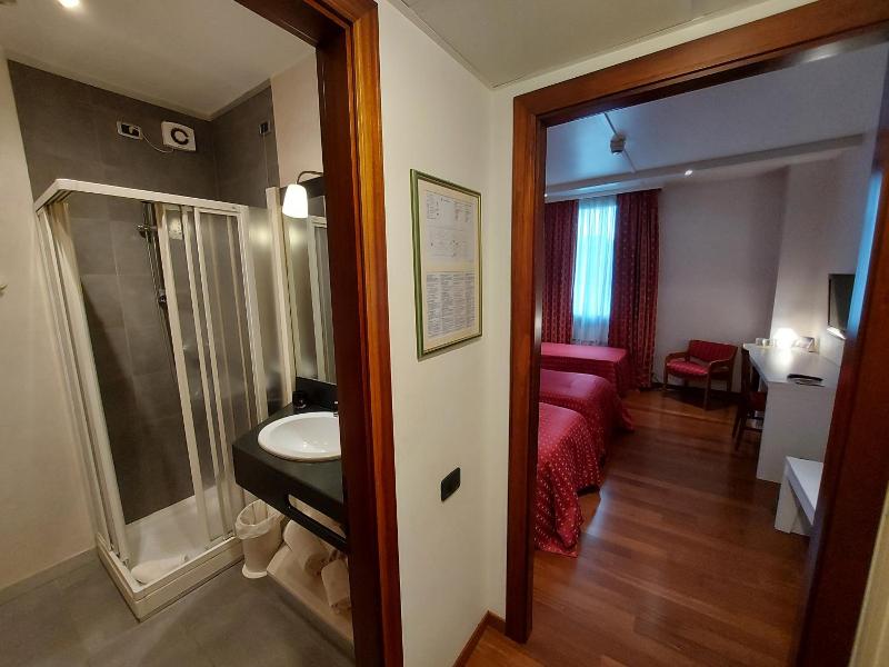 Hotel Posta 77 image