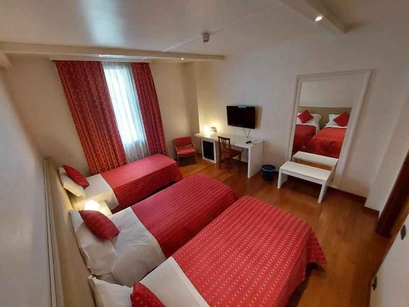 Hotel Posta 77 image