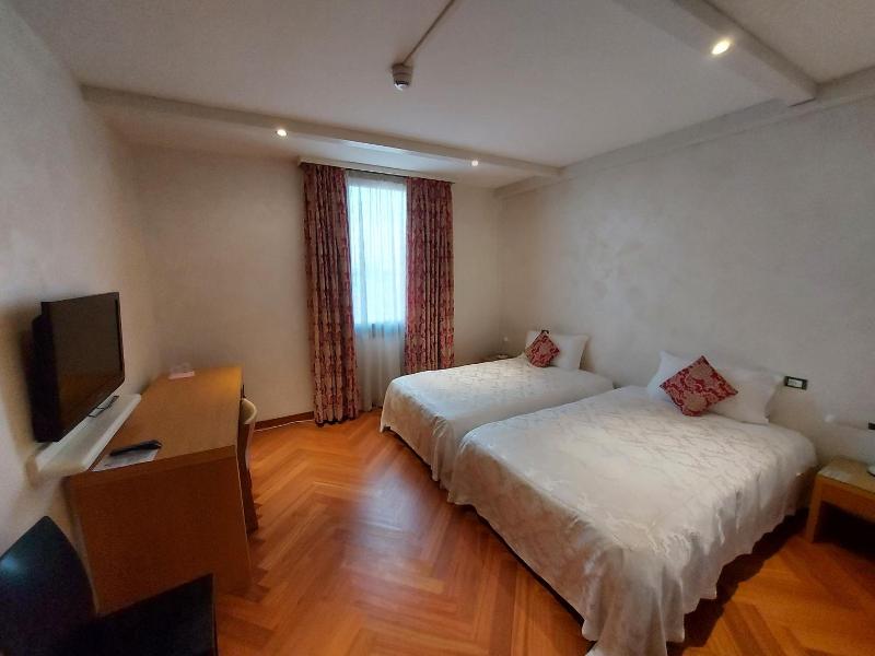 Hotel Posta 77 image