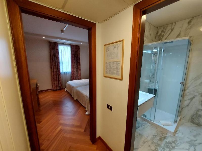 Hotel Posta 77 image