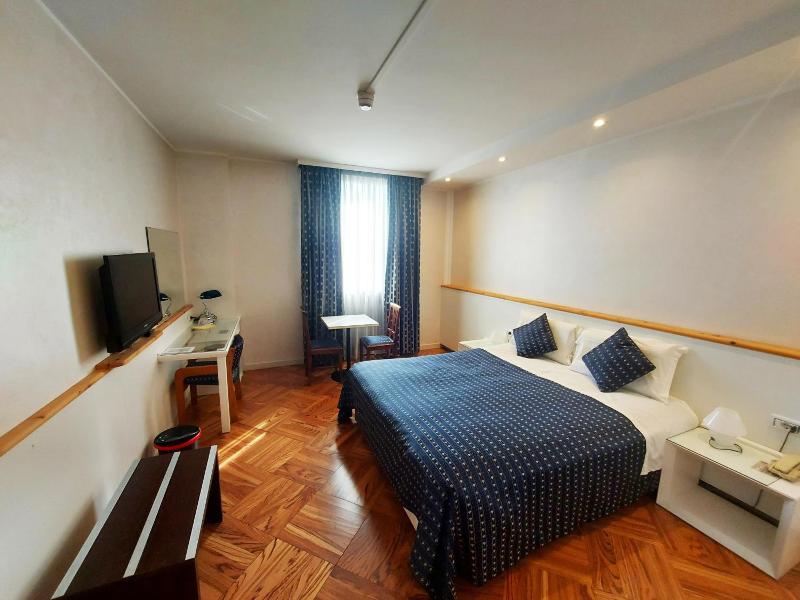 Hotel Posta 77 image