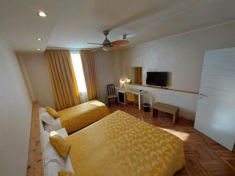 Hotel Posta 77 image