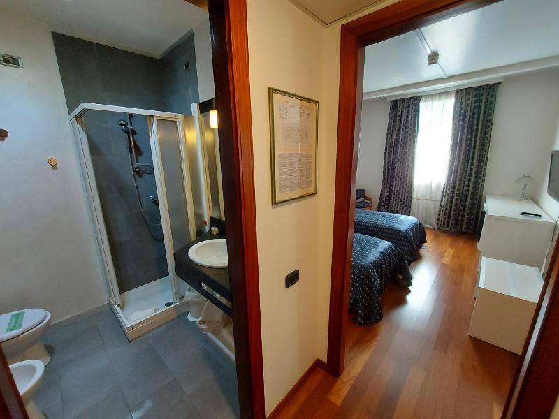 Hotel Posta 77 image