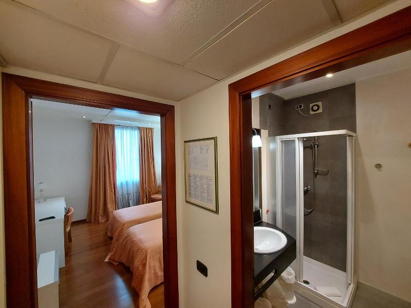 Hotel Posta 77 image