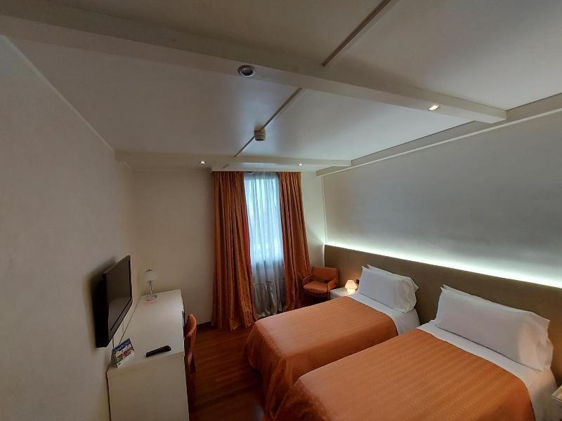 Hotel Posta 77 image