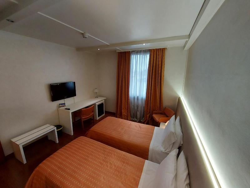 Hotel Posta 77 image