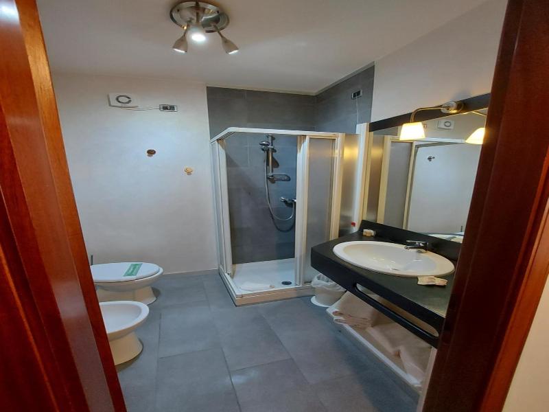 Hotel Posta 77 image