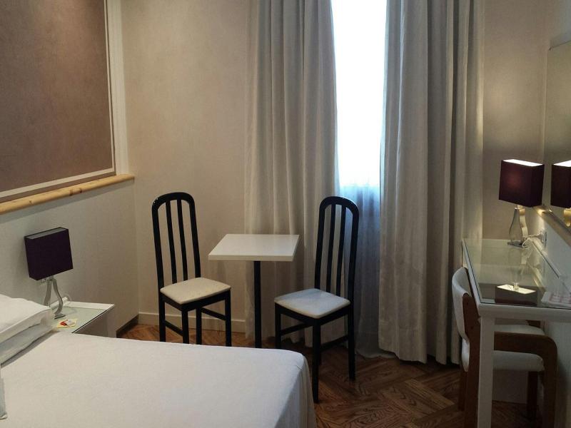 Hotel Posta 77 image