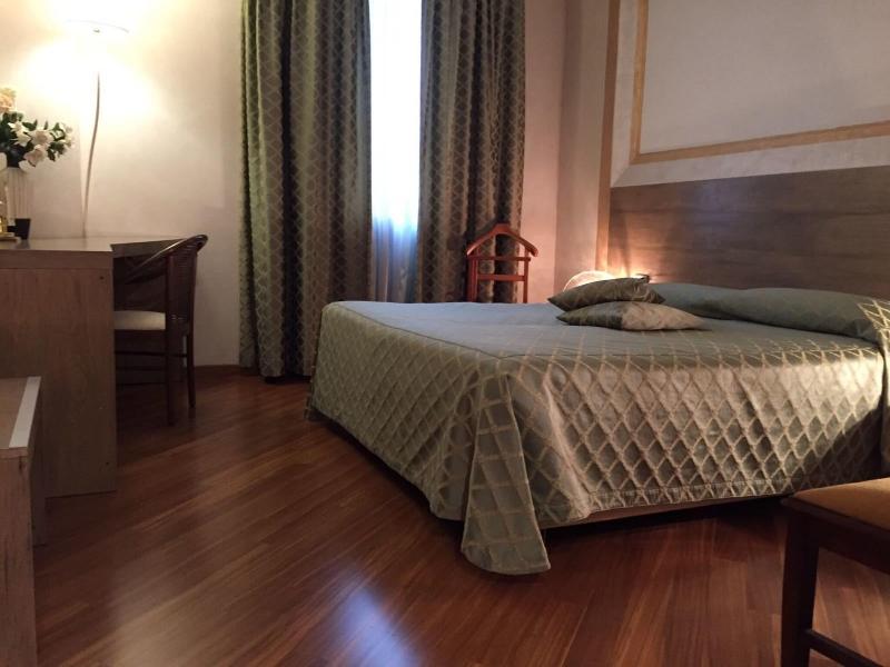 Hotel Posta 77 image