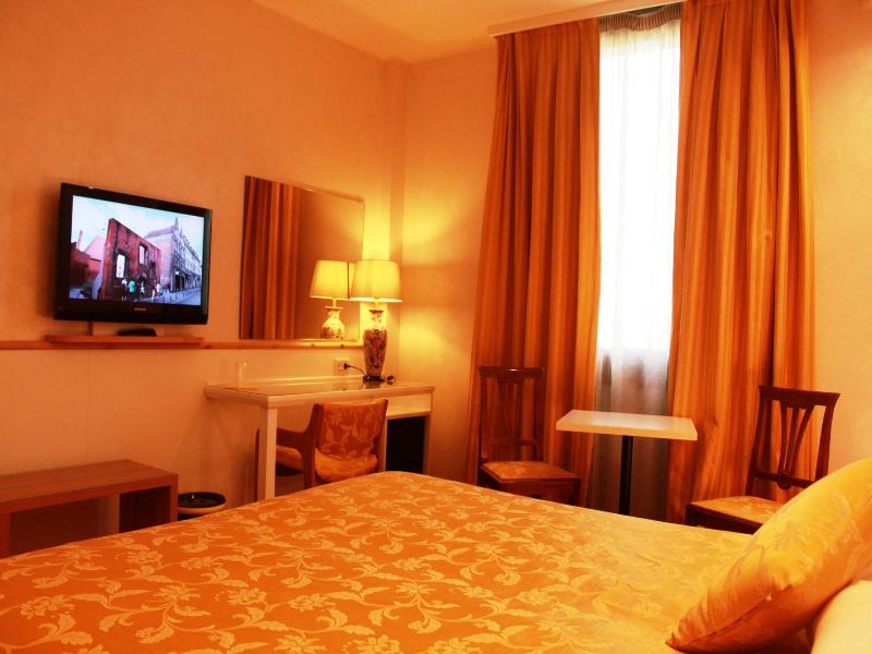 Hotel Posta 77 image
