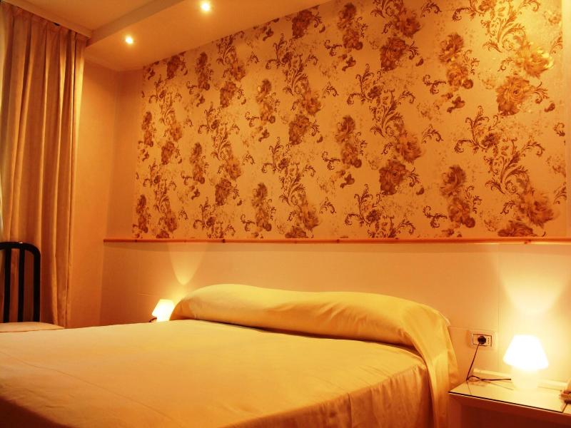 Hotel Posta 77 image