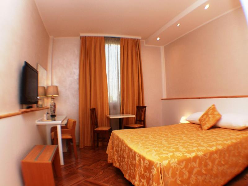 Hotel Posta 77 image