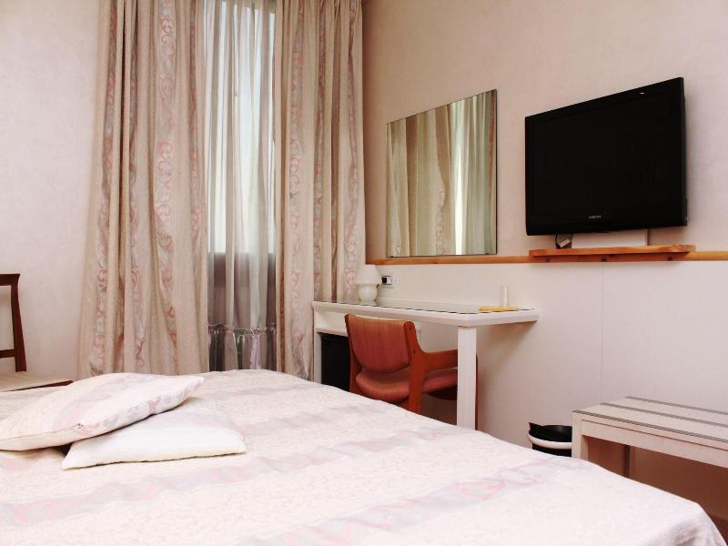 Hotel Posta 77 image