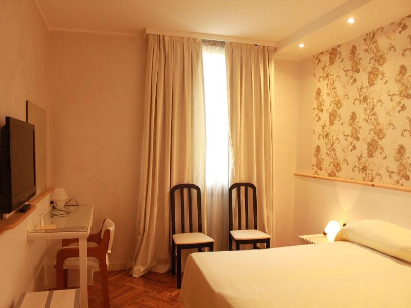 Hotel Posta 77 image