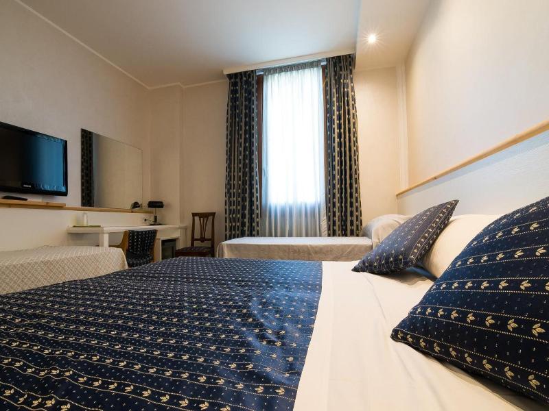 Hotel Posta 77 image