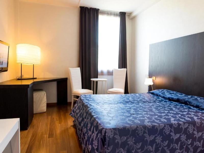 Hotel Posta 77 image