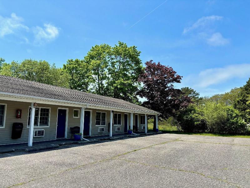 Westhampton Seabreeze Motel image