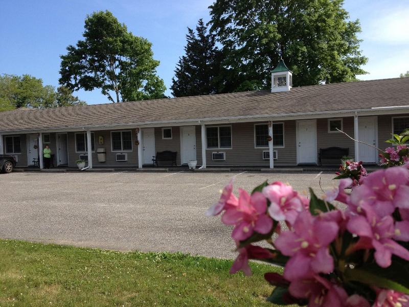 Westhampton Seabreeze Motel image