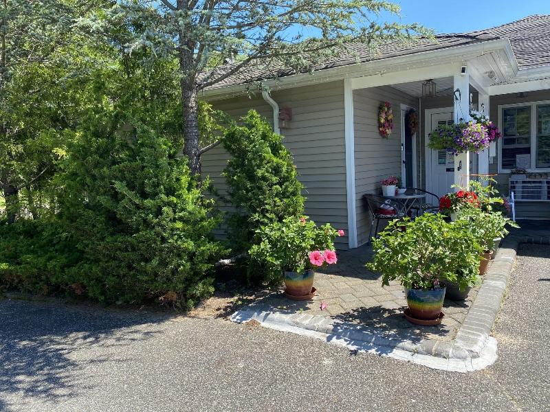 Westhampton Seabreeze Motel image